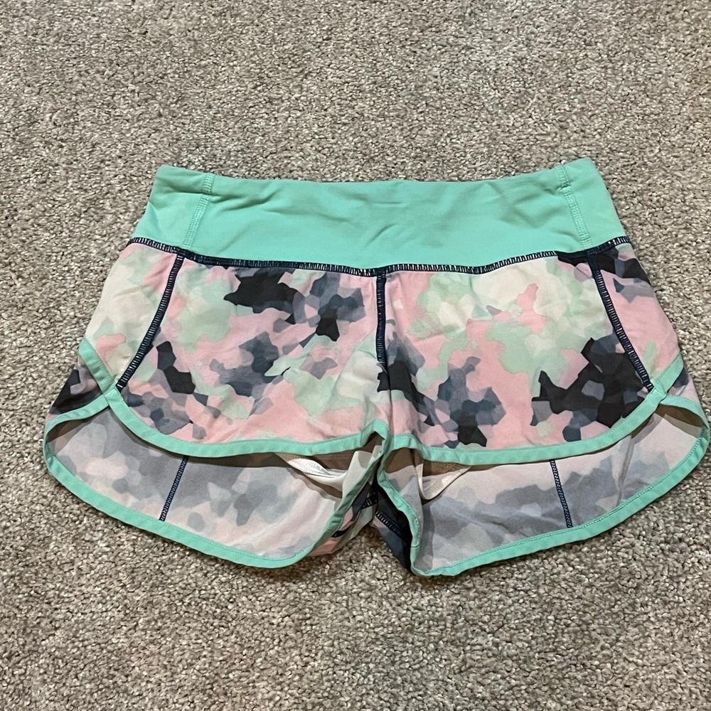 LuluLemon shorts mint green/geometric size 2